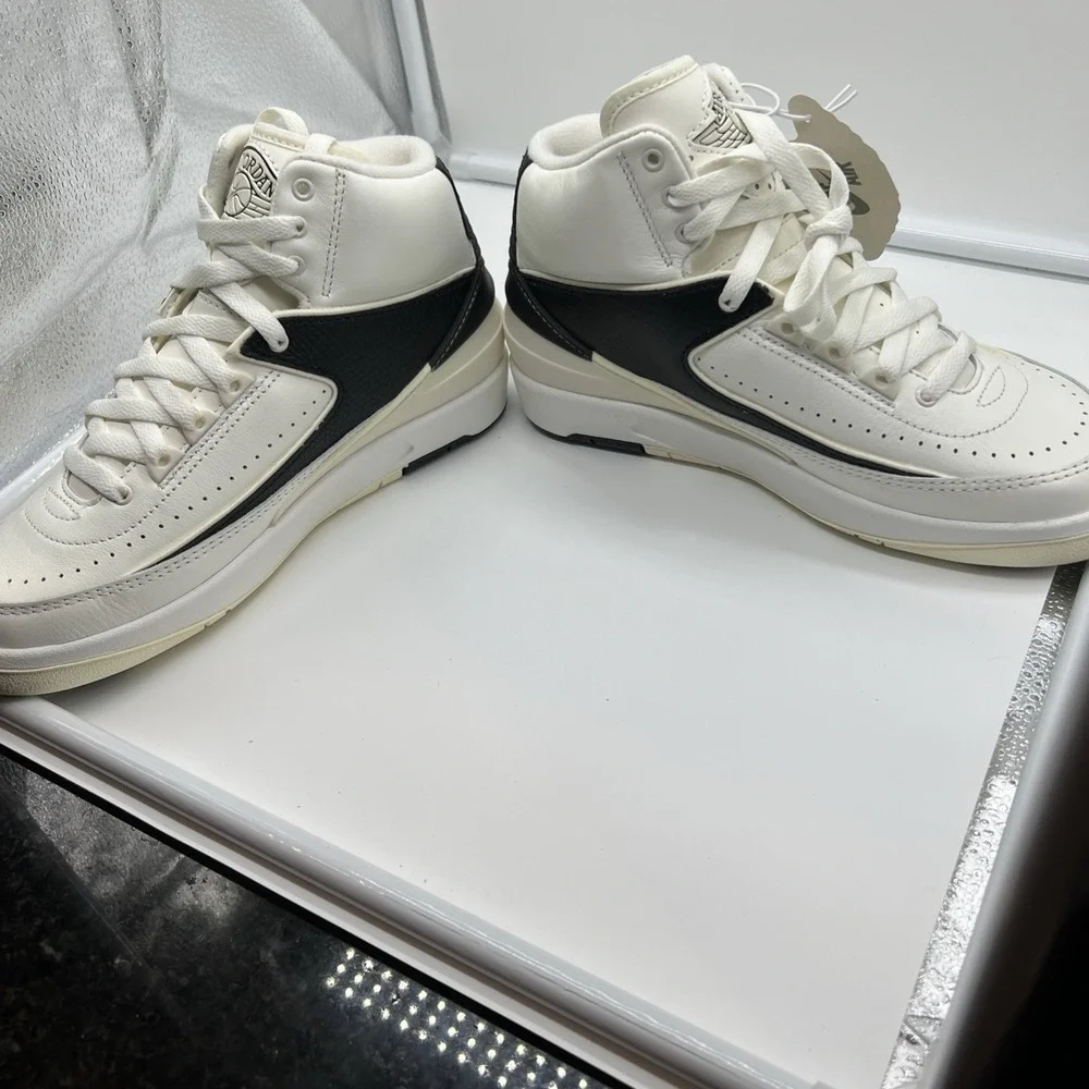 Nike Air Jordan‎ 2 Retro Sail Women's Size 6.5 New With Box And Tags White & blk